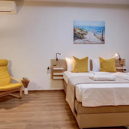 Premium Center By Apartmax Апартаменти